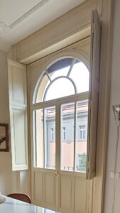 finestra-legno-arco-cucina-palazzo-storico-pinciano-roma-dopo